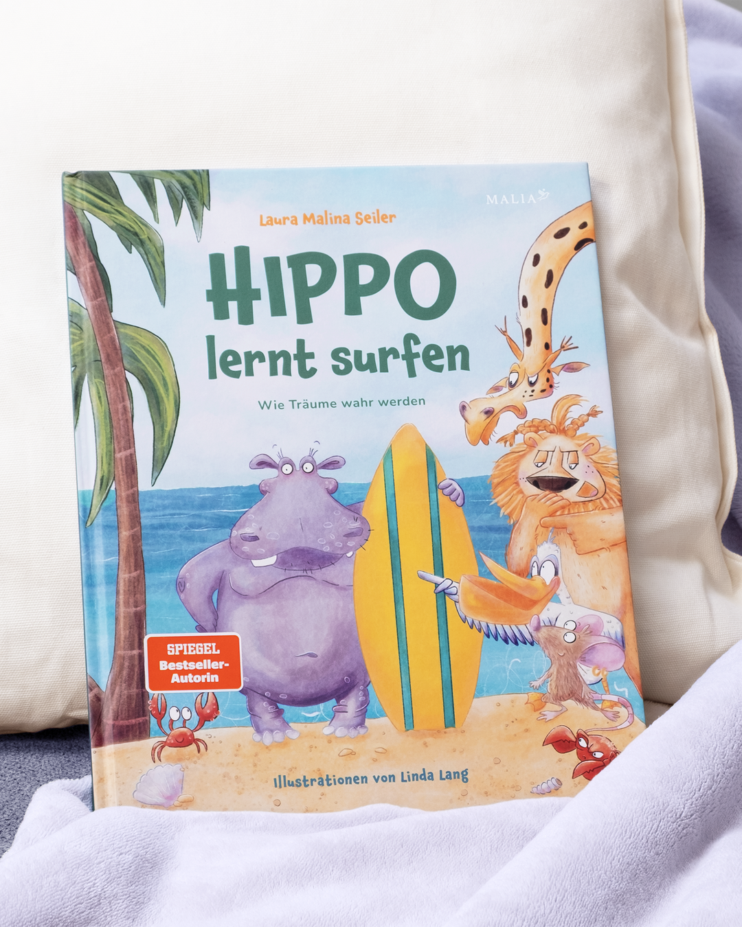 Laura Malina Seiler: Hippo lernt surfen